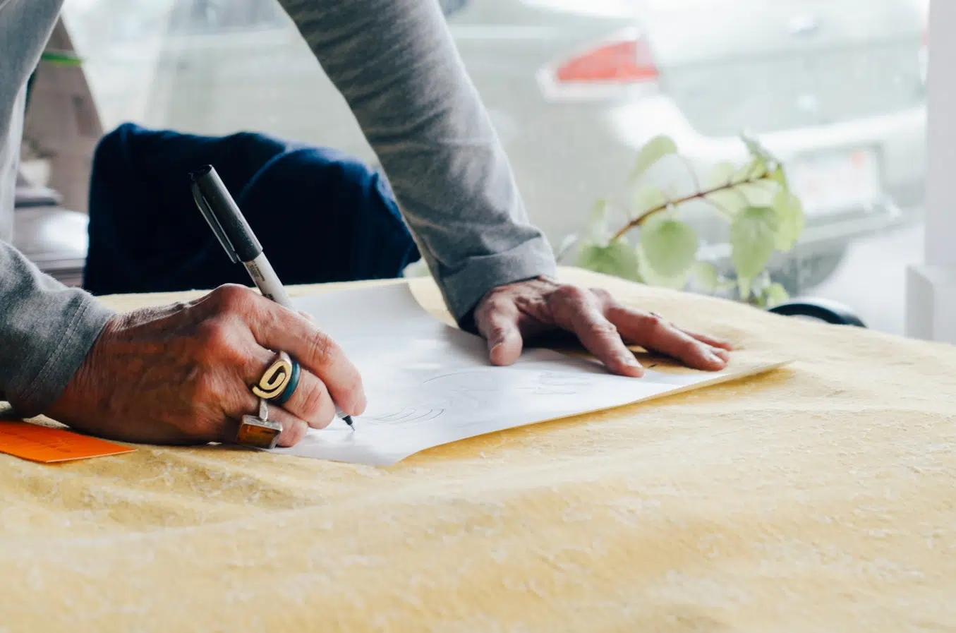 Signer le contrat de construction de maison individuelle