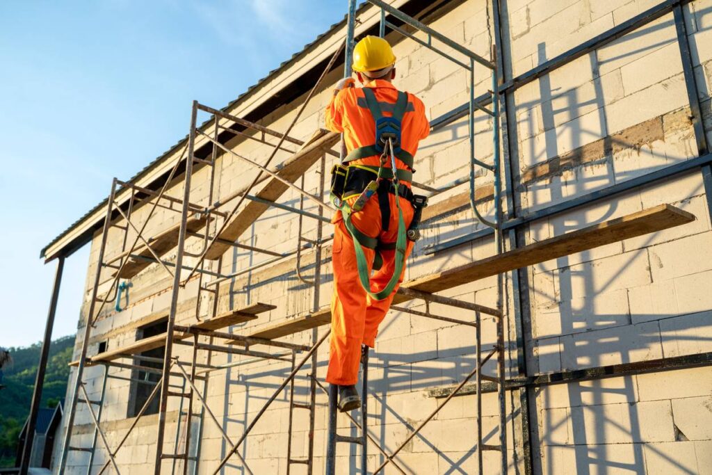 sécurité en hauteur chantier montage échafaudage