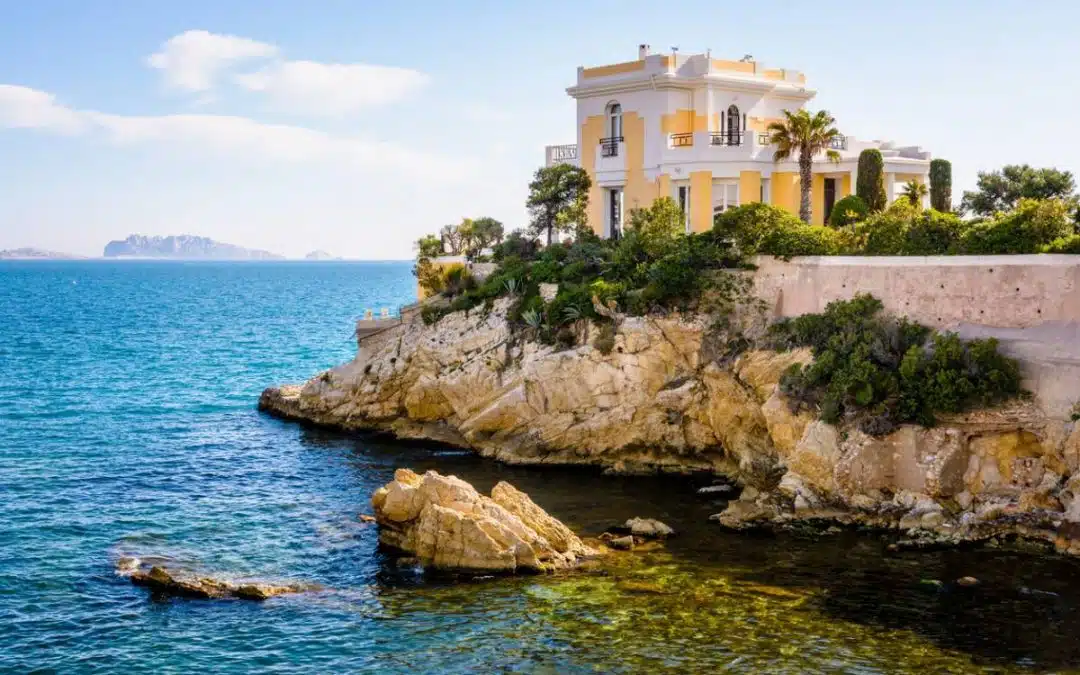 Comment investir dans l'immobilier de prestige sur la Côte d'Azur